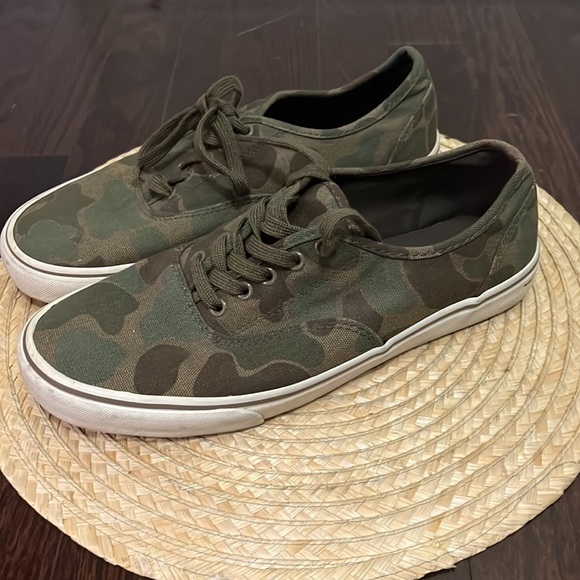 Minimalist Green Camo LaceUp Canvas Sneakers Size 9 - Picture 5 of 13